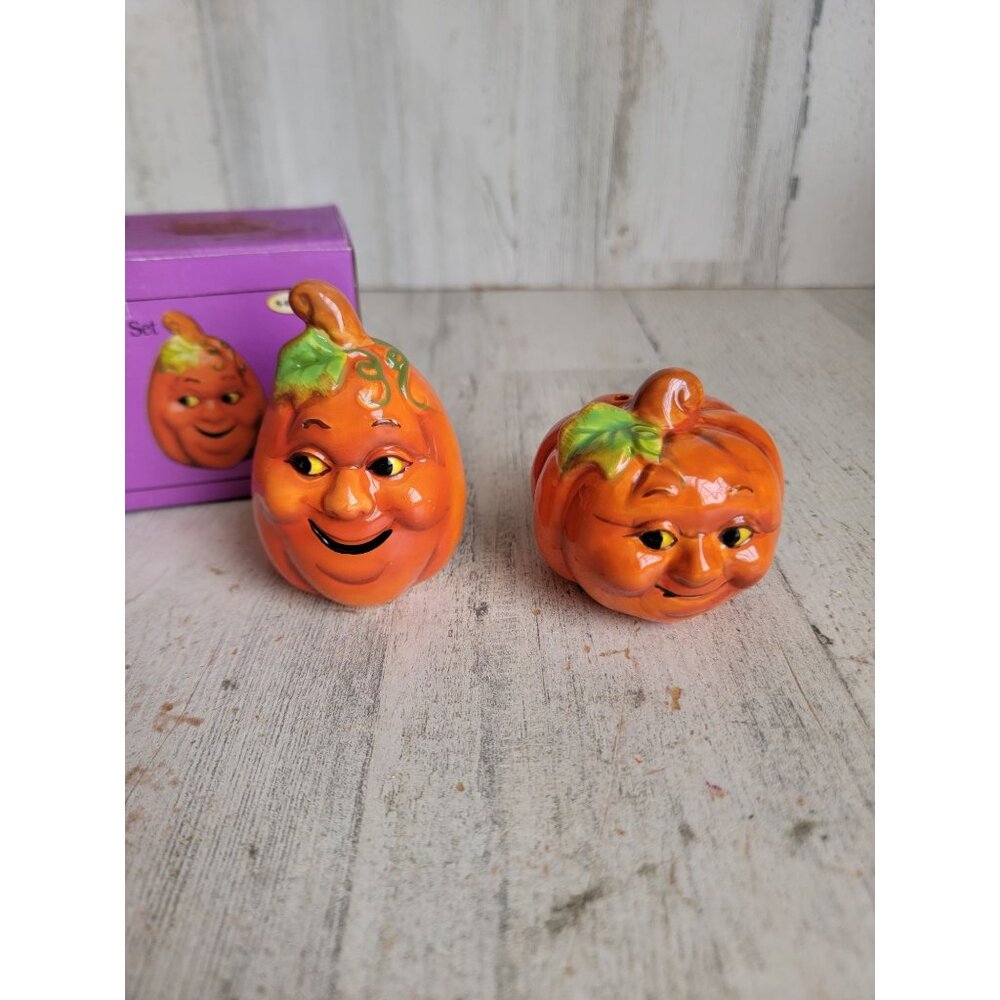 Vintage anthropomorphic pumpkin salt pepper shaker Halloween set decor‎